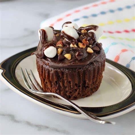 How does Rocky Road Cupcake fit into your Daily Goals - calories, carbs, nutrition