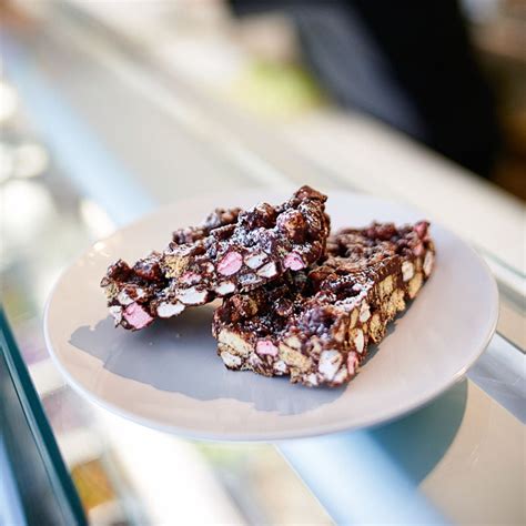 How does Rocky Road Traybake fit into your Daily Goals - calories, carbs, nutrition