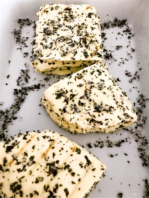 How does Roll-up halloumi & hummus fit into your Daily Goals - calories, carbs, nutrition