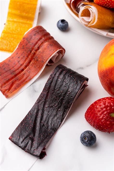How does Rollup Hazelnut Fresh Fruit fit into your Daily Goals - calories, carbs, nutrition