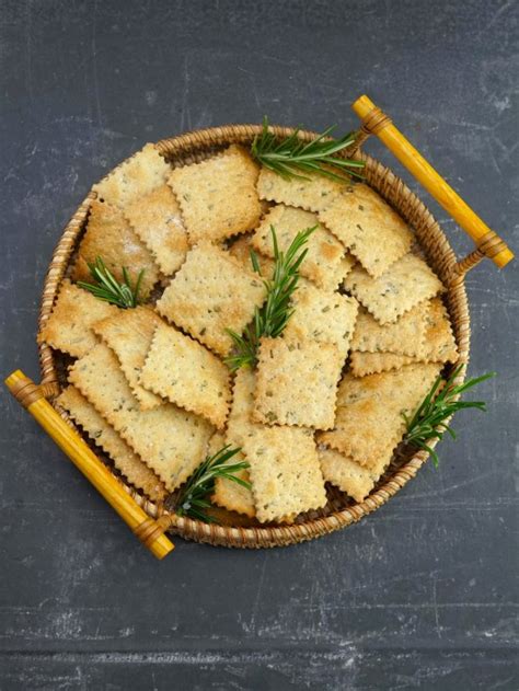 How does Rosemary Crackers fit into your Daily Goals - calories, carbs, nutrition