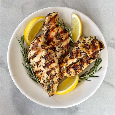 How does Rosemary Lemon Chicken fit into your Daily Goals - calories, carbs, nutrition