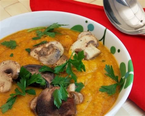 How does SOPA DE CENOURA E COGUMELO PARIS fit into your Daily Goals - calories, carbs, nutrition