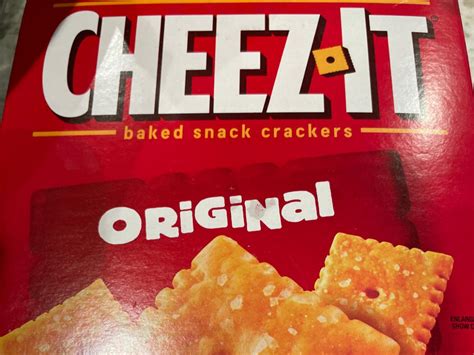 How does SUNSHINE, CHEEZ-IT, BIG Crackers fit into your Daily Goals - calories, carbs, nutrition