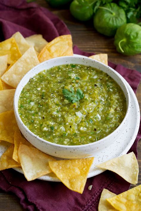 How does Sabores Salsa Verde fit into your Daily Goals - calories, carbs, nutrition