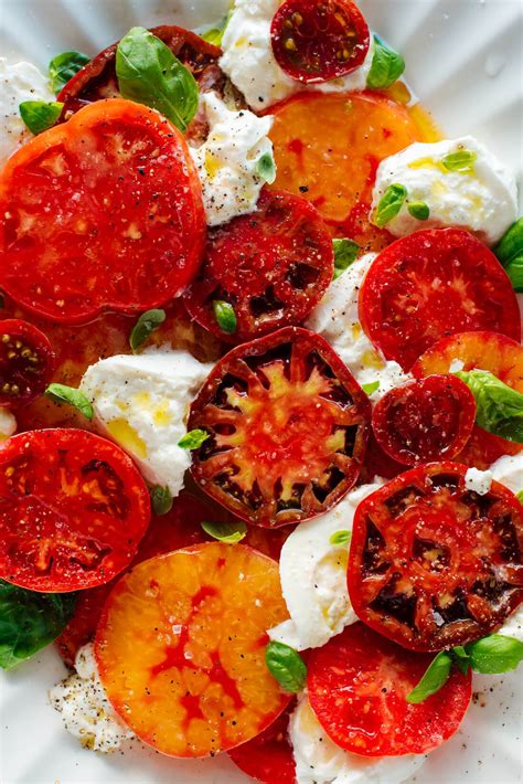 How does Salad, Caprese fit into your Daily Goals - calories, carbs, nutrition