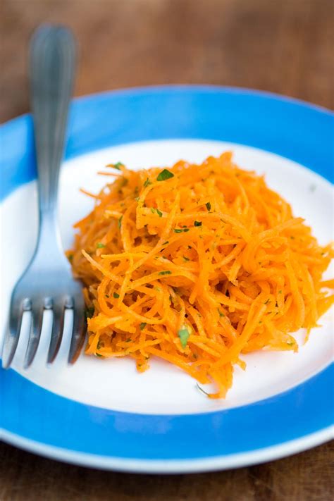 How does Salad Bar - Grated Carrot fit into your Daily Goals - calories, carbs, nutrition