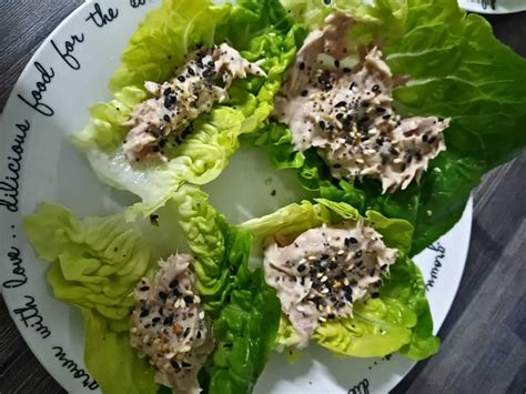 How does Salad Bar Tuna Mayonnaise in a Lettuce cup fit into your Daily Goals - calories, carbs, nutrition