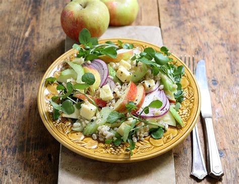 How does Salad Entree Apple Cheddar & Walnut fit into your Daily Goals - calories, carbs, nutrition