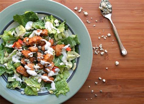 How does Salad Entree Buffalo Chicken fit into your Daily Goals - calories, carbs, nutrition