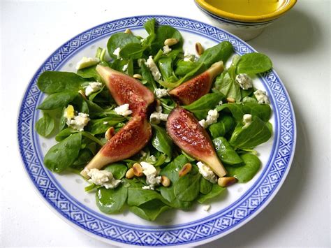 How does Salade vijg & geitenkaas (Large) fit into your Daily Goals - calories, carbs, nutrition