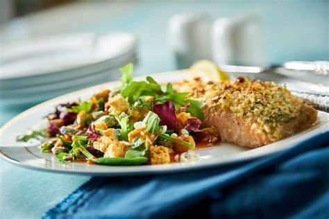 How does Salmon, Spinach Walnut Salad fit into your Daily Goals - calories, carbs, nutrition