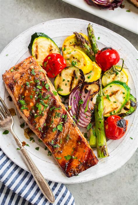 How does Salmon 4 oz Fresh Simply Grilled Basil Plate fit into your Daily Goals - calories, carbs, nutrition