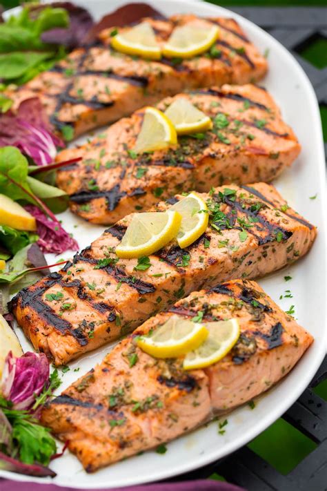 How does Salmon 4 oz Fresh Simply Grilled Lemon Plate fit into your Daily Goals - calories, carbs, nutrition