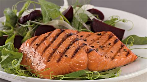 How does Salmon Atlantic 4 oz Grilled fit into your Daily Goals - calories, carbs, nutrition