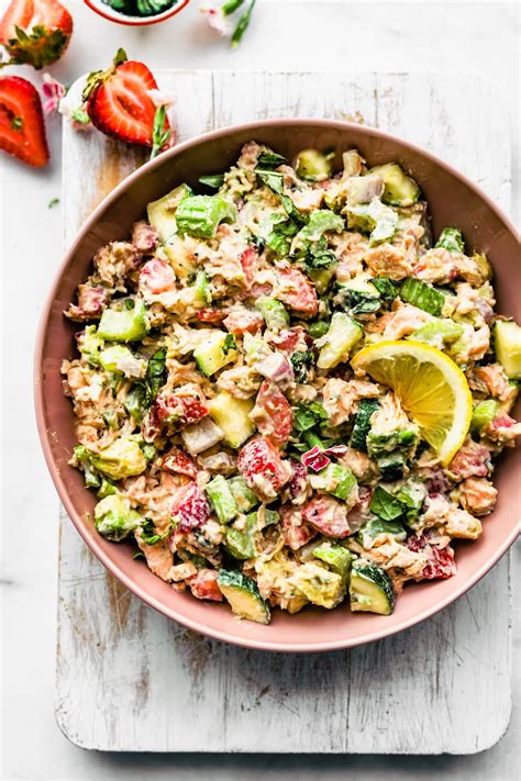 How does Salmon Strawberry Quinoa Salad fit into your Daily Goals - calories, carbs, nutrition