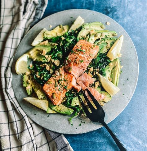 How does Salmon with Greens & Orange Vinaigrette fit into your Daily Goals - calories, carbs, nutrition