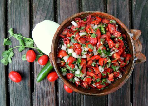 How does Salsa Cruda, Diced fit into your Daily Goals - calories, carbs, nutrition