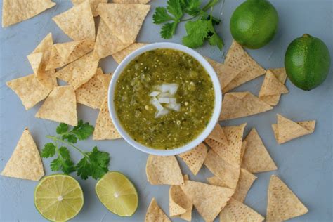How does Salsa Verde, with Sauteed Garlic fit into your Daily Goals - calories, carbs, nutrition