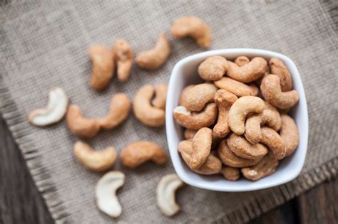 How does Salted Cashews fit into your Daily Goals - calories, carbs, nutrition
