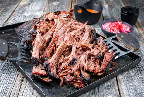 How does Sand Carvery Pulled Pork fit into your Daily Goals - calories, carbs, nutrition