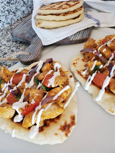 How does Sand Curried Chicken Flatbread fit into your Daily Goals - calories, carbs, nutrition