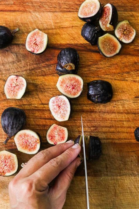 How does Sand Onions Caramelized Fig & White Cheddar fit into your Daily Goals - calories, carbs, nutrition