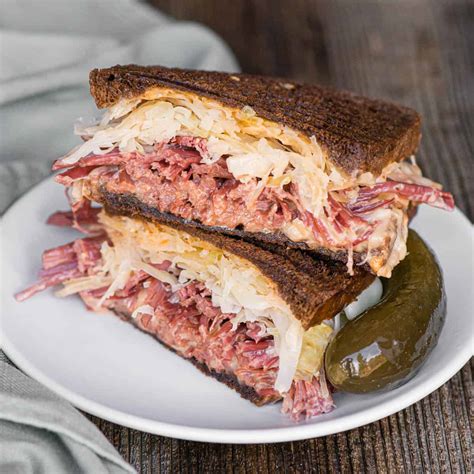 How does Sand Reuben Corned Beef 1/2 Sandwich fit into your Daily Goals - calories, carbs, nutrition