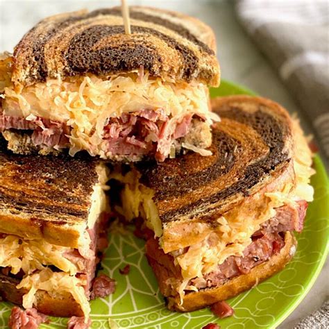 How does Sand Reuben Corned Beef 1/4 Sandwich fit into your Daily Goals - calories, carbs, nutrition