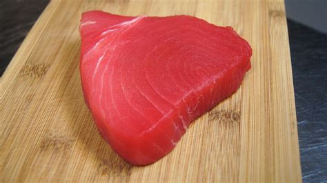 How does Sand Tuna Yellowfin 4 oz Fresh Simply Grilled fit into your Daily Goals - calories, carbs, nutrition