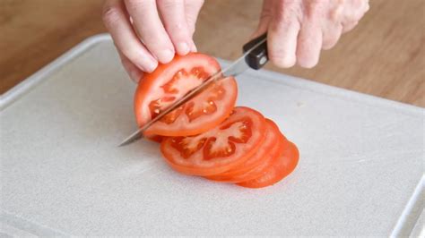 How does Sandwich Bar - Sliced Tomato fit into your Daily Goals - calories, carbs, nutrition