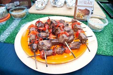 How does Santa Fe Kabobs-Beef-OCC fit into your Daily Goals - calories, carbs, nutrition