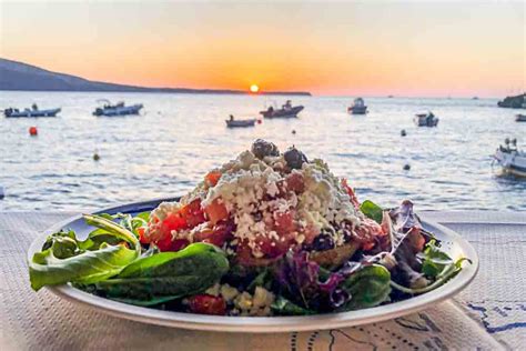 How does Santorini Sunset Salad fit into your Daily Goals - calories, carbs, nutrition