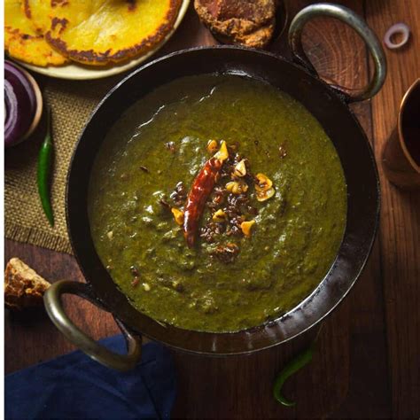 How does Sarson Ka Saag fit into your Daily Goals - calories, carbs, nutrition