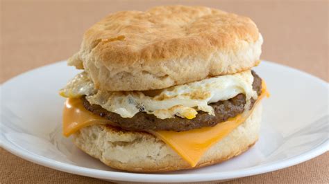 How does Sausage, Egg and Cheese Biscuit fit into your Daily Goals - calories, carbs, nutrition