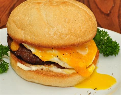 How does Sausage, Egg and Cheese on a Kaiser Roll fit into your Daily Goals - calories, carbs, nutrition