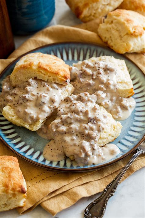 How does Sausage Gravy Biscuits fit into your Daily Goals - calories, carbs, nutrition