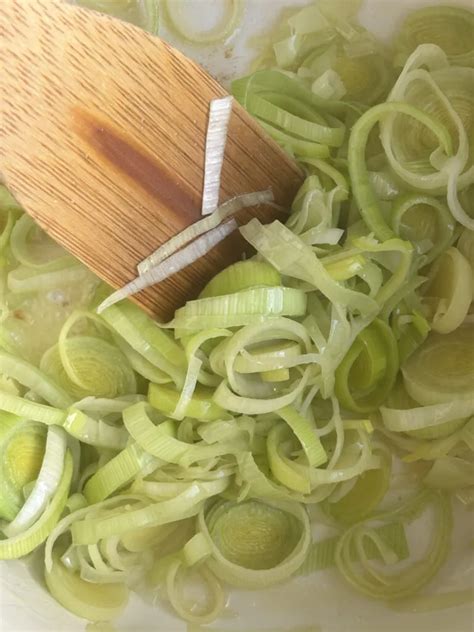 How does Saute Leeks fit into your Daily Goals - calories, carbs, nutrition