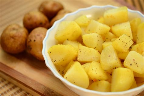 How does Saute Potatoes fit into your Daily Goals - calories, carbs, nutrition