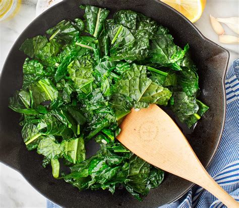 How does Sauteed Kale fit into your Daily Goals - calories, carbs, nutrition