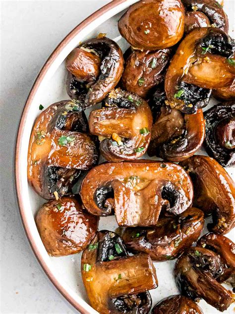 How does Sauteed Mushrooms w/ Garlic fit into your Daily Goals - calories, carbs, nutrition