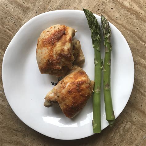 How does Savory Baked Chicken fit into your Daily Goals - calories, carbs, nutrition