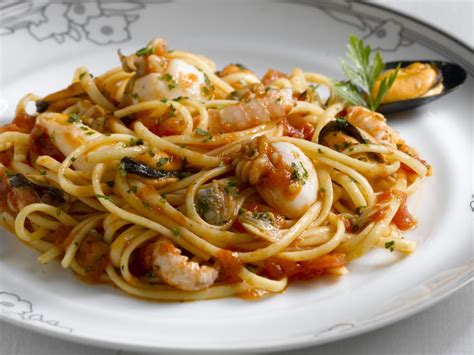 How does Scampi with Linguine fit into your Daily Goals - calories, carbs, nutrition