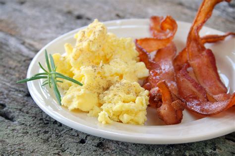 How does Scrambled Eggs and Bacon fit into your Daily Goals - calories, carbs, nutrition