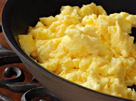 How does Scrambled Eggs with Cheddar fit into your Daily Goals - calories, carbs, nutrition