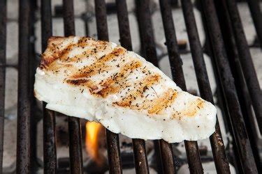 How does Sea Bass 4 oz Grilled Plate fit into your Daily Goals - calories, carbs, nutrition