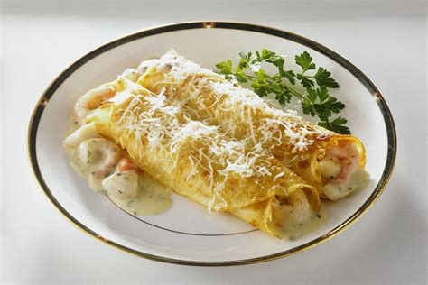 How does Seafood Crepes fit into your Daily Goals - calories, carbs, nutrition