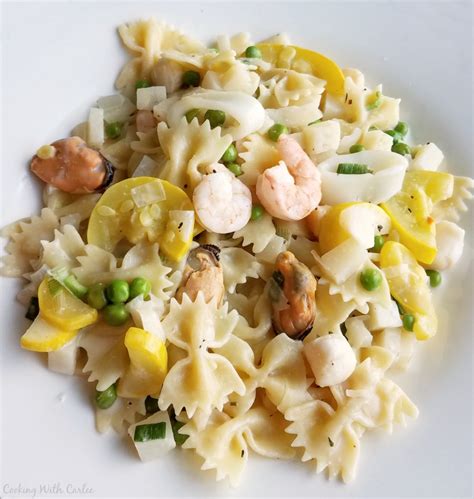 How does Seafood Primavera fit into your Daily Goals - calories, carbs, nutrition