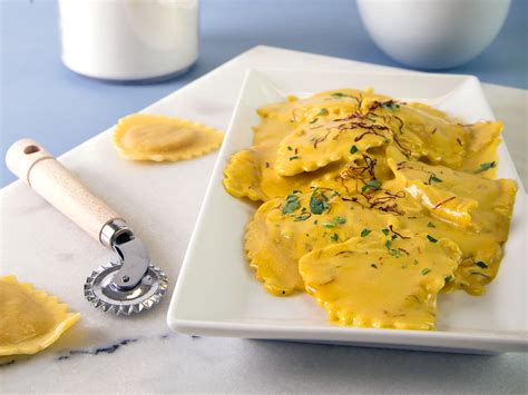 How does Seafood Ravioli fit into your Daily Goals - calories, carbs, nutrition