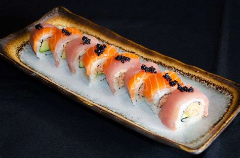 How does Seafood Roll on White Roll fit into your Daily Goals - calories, carbs, nutrition
